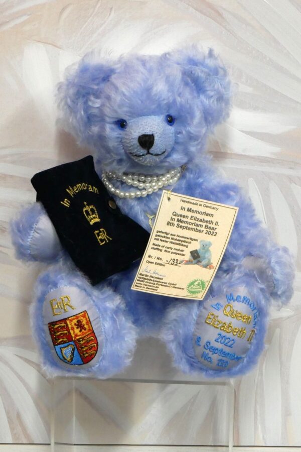 ROYALTY SERIES <br> QUEEN ELIZABETH II <br> IN MEMORIAM BEAR