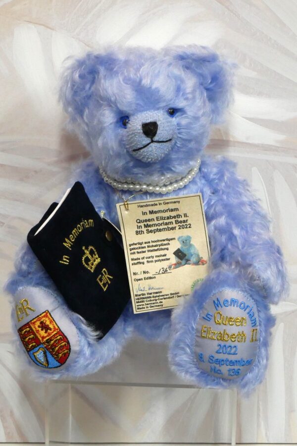 ROYALTY SERIES <br> QUEEN ELIZABETH II <br> IN MEMORIAM BEAR
