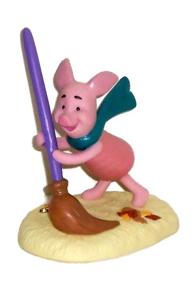 POOH & FRIENDS FIGURINE - A4493