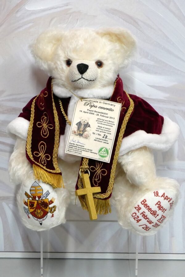 PAPAL SERIES - BENEDICT XVI 2013