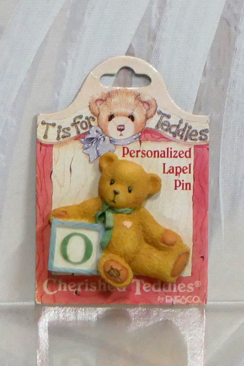PERSONALIZED LAPEL PIN <br> O