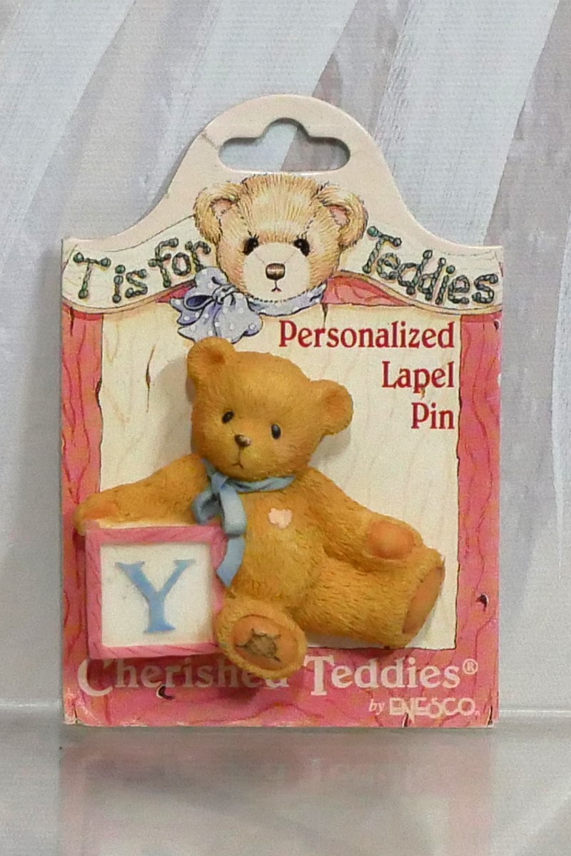 PERSONALIZED LAPEL PIN <br> Y